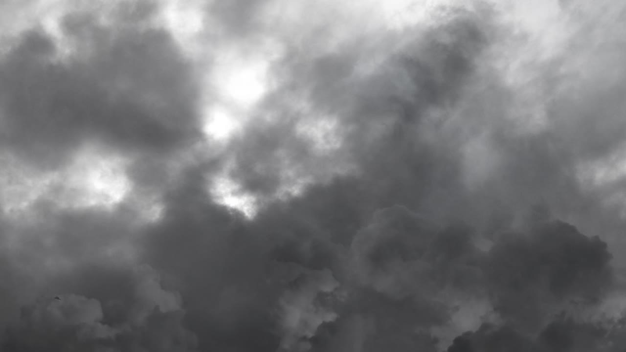 무거운 번개 폭풍 4k의 보기