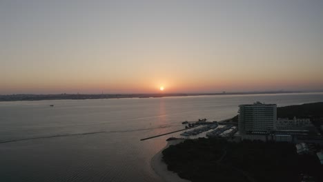 Hermoso-Amanecer-En-La-Ciudad-De-Setúbal