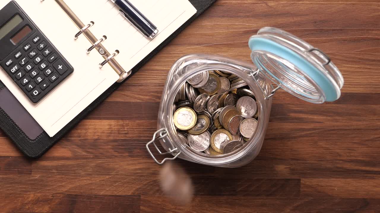 Saving Money with a Jar