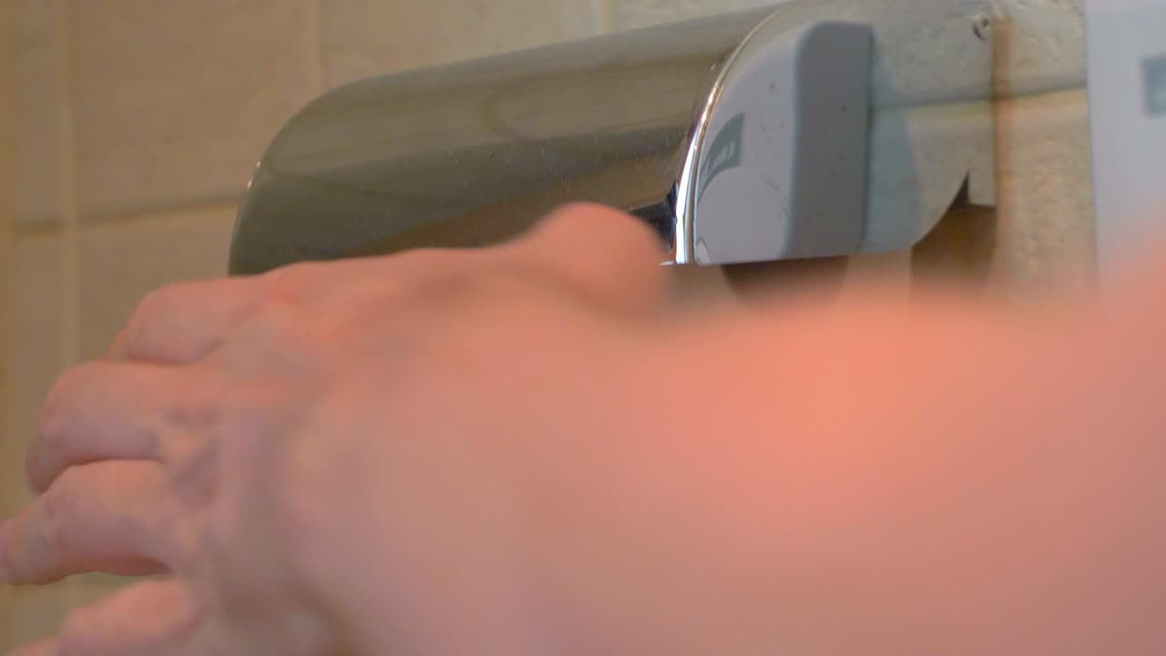 유로 화장실 종이 4k 슬로 모션 60fps