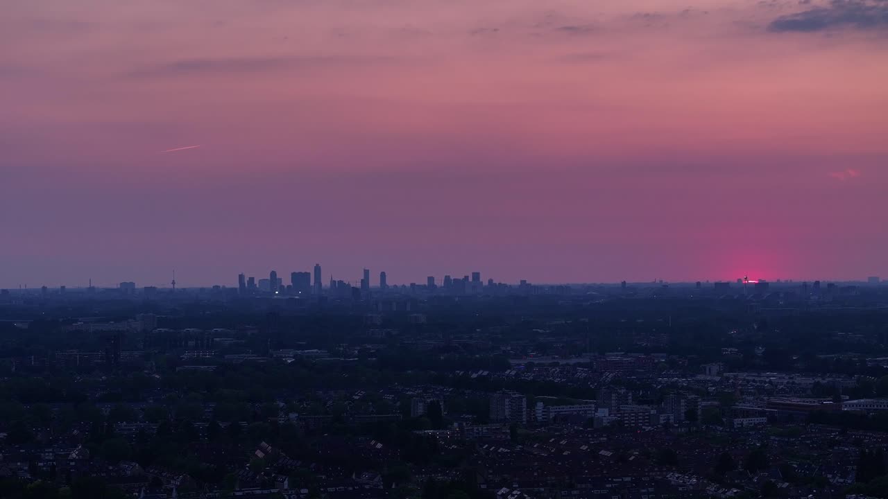 cielo rojo al amanecer