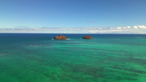 Luftaufnahme-Der-Türkisfarbenen-Meereslandschaft-Auf-Der-Insel-Oahu,-Hawaii-Bei-Tag---Drohnenaufnahme