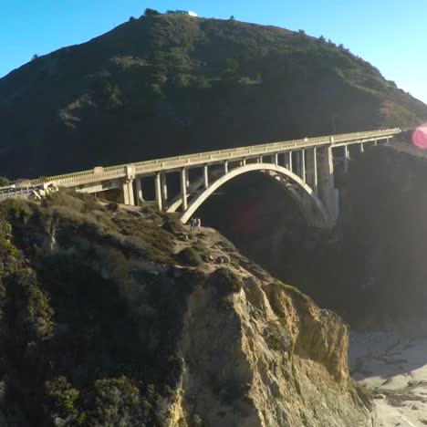 Una-Bonita-Antena-Del-Puente-Bixy-A-Lo-Largo-De-La-Autopista-Uno-De-La-Costa-De-California