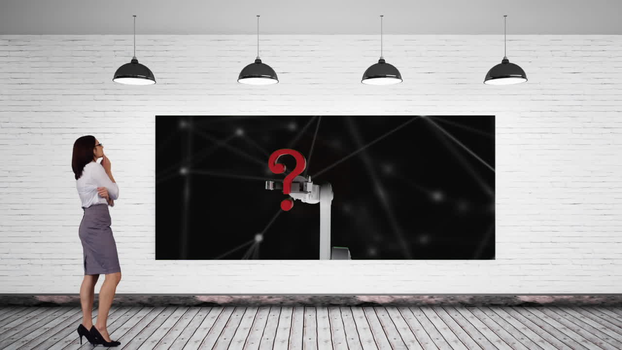 여자 가 lcd 에서 비디오 를 보고 있다