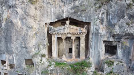 tomb of amyntas like in petra