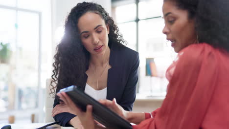 Teamwork,-tablet-and-business-women-in-office