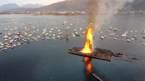 Slinningsbålet-Es-Una-Hoguera-Anual-De-Verano-En-Ålesund