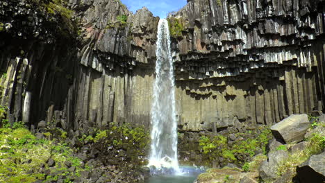 Slow-motion-footage-of-Svartifoss-Waterfall-in-Skaftafell-in-Vatnajokull-National-Park,-Iceland