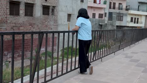 isolated-girl-standing-alone-at-outdoor-at-evening