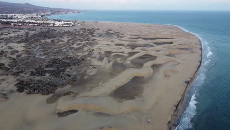 Las-Dunas-De-Arena-Se-Encuentran-Con-El-Océano-Atlántico-3