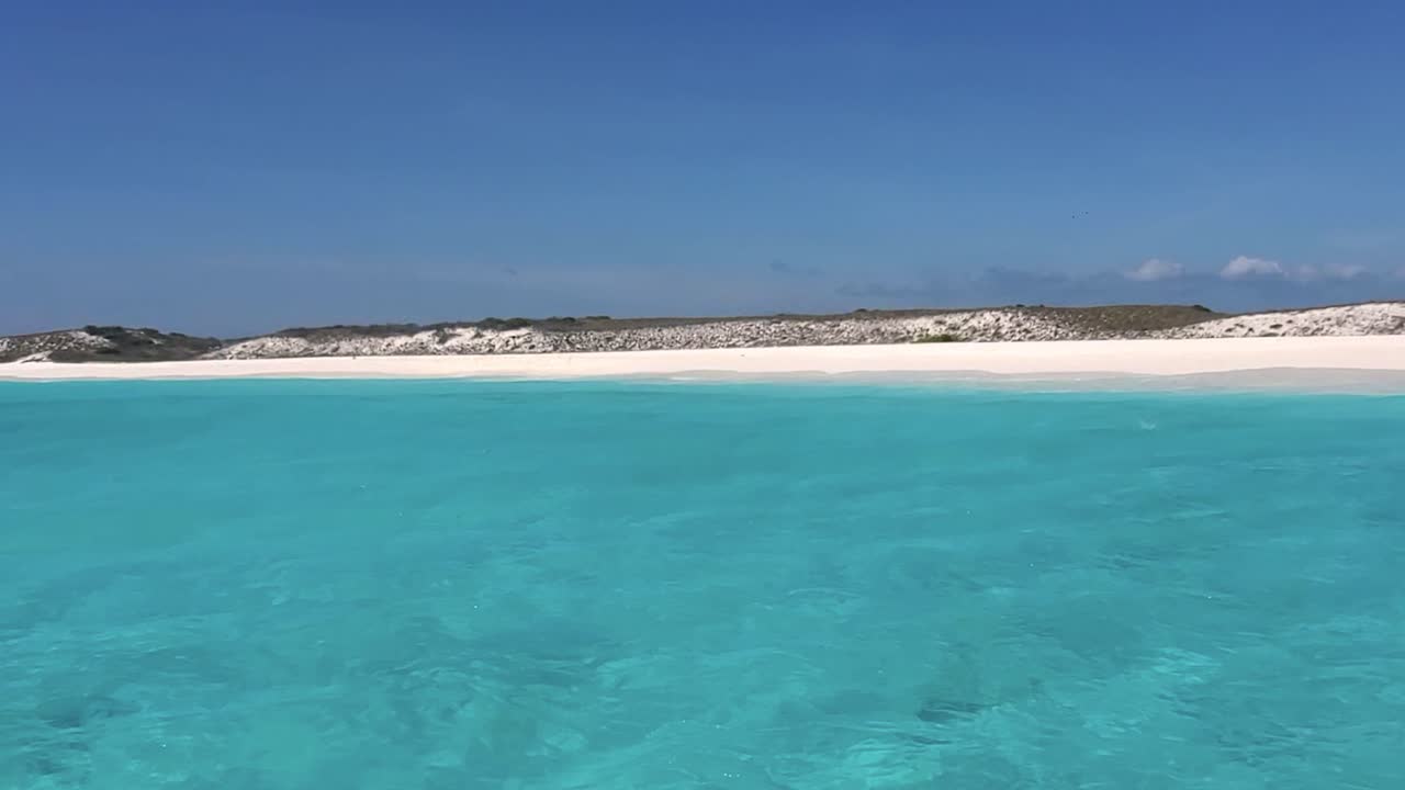 카요 데 아구아 등대 섬, 질감 물을 향해 청록색 바다를 항해