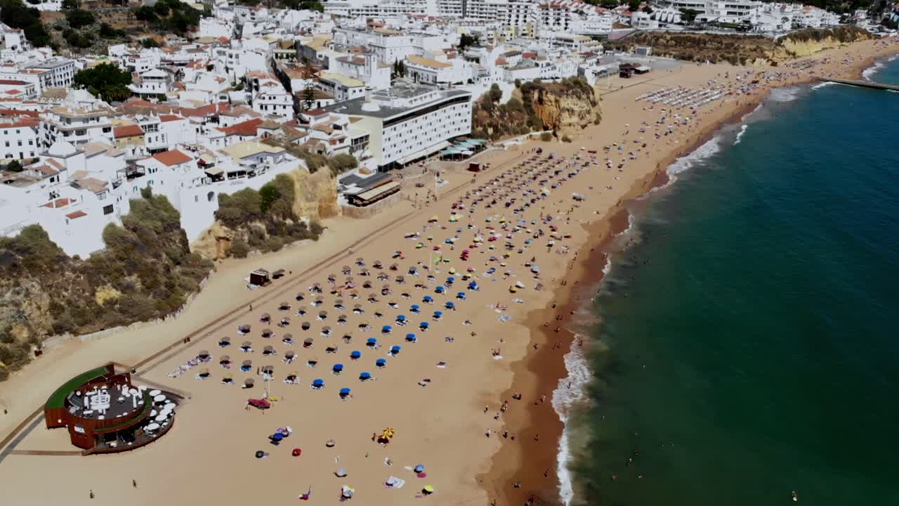 Dronebillede af stranden