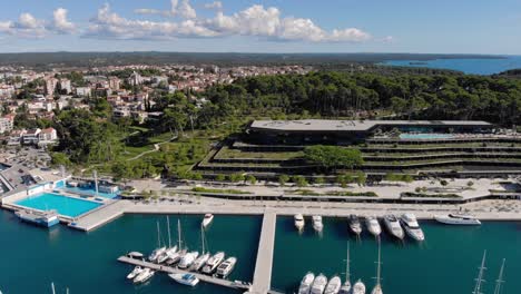 turista croacia - destino de viaje en la hermosa costa del mar adriático