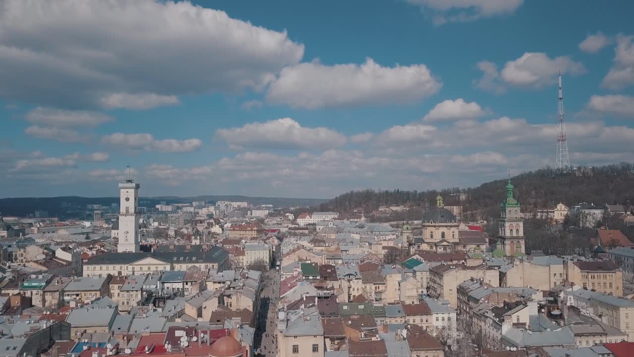 Luftfoto af Lviv, Ukraine. Europæisk by. Populære områder af byen. Tagtoppe