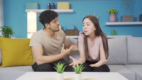 Young-man-cheering-up-his-girlfriend.