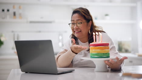 Laptop,-Videollamada-Y-Mujer-Con-Pastel-De-Cumpleaños