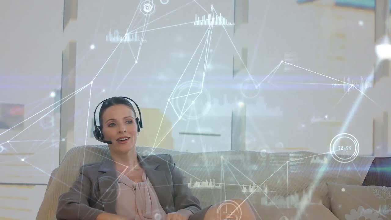 Animação de rede de conexões, estatísticas sobre mulher de negócios usando headsets de telefone