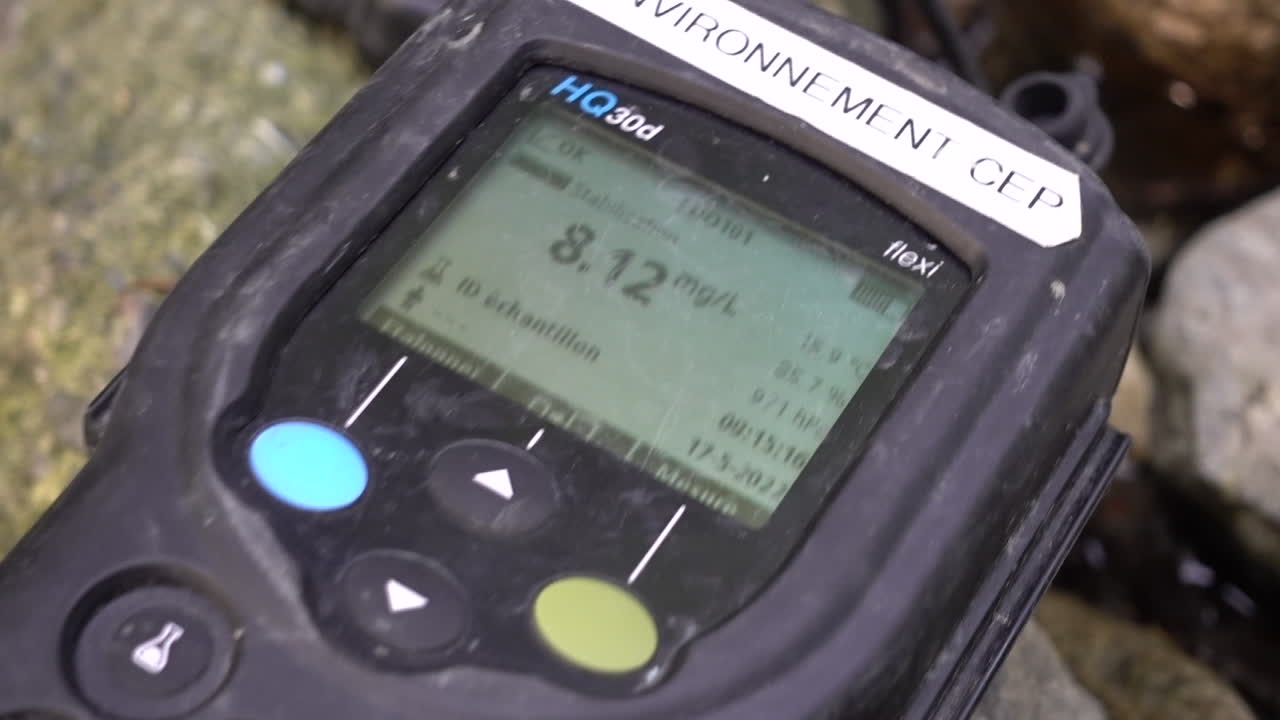 instrumento de medición, sonda que permite conocer la saturación de oxígeno y la temperatura del agua, ciencias fluviales, medio ambiente