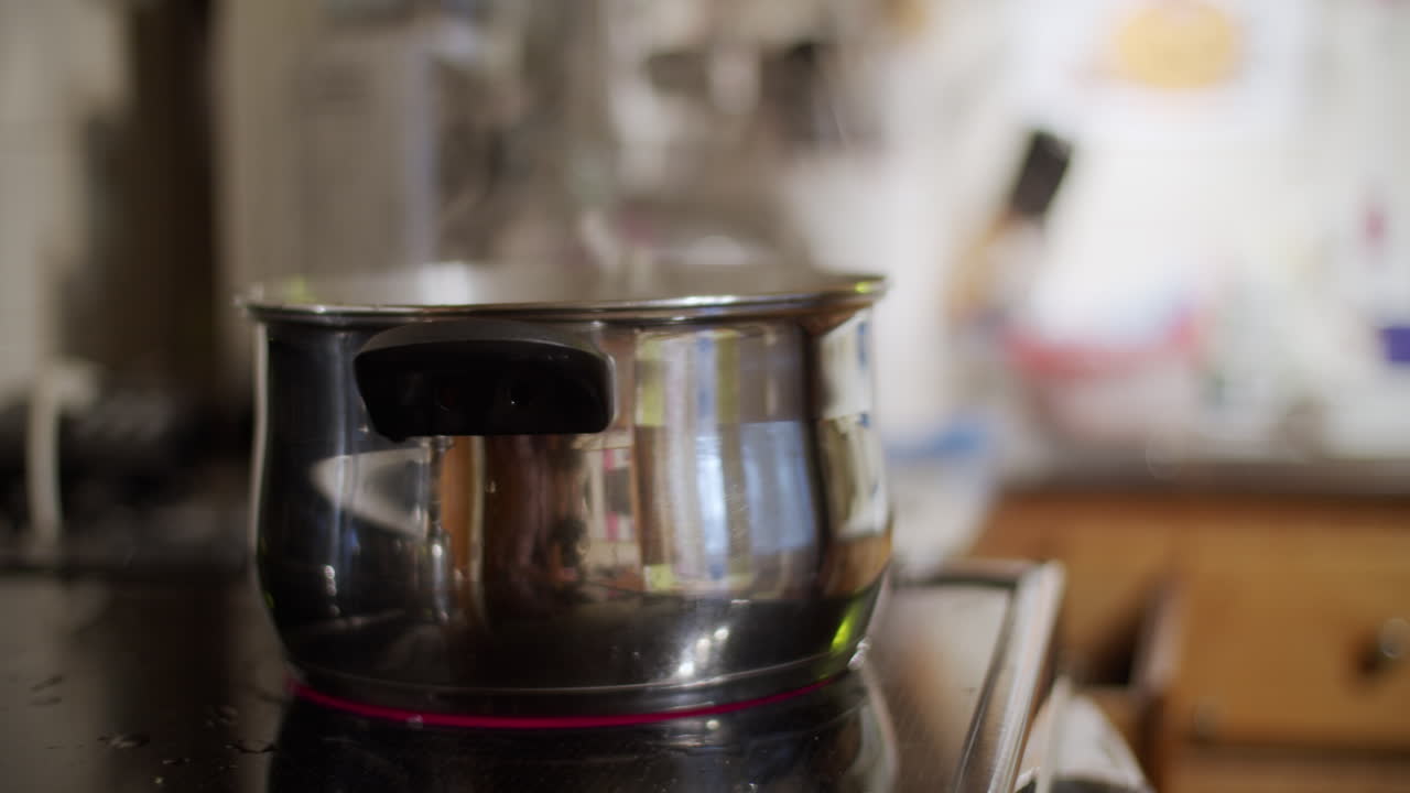 오븐 에서  ⁇ 는 물 에서 요리 하는 파스타 4k