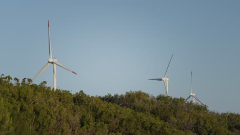 Molinos-De-Viento-Giratorios-Que-Generan-Energía-Verde-Sostenible-A-Partir-De-Energía-Eólica.