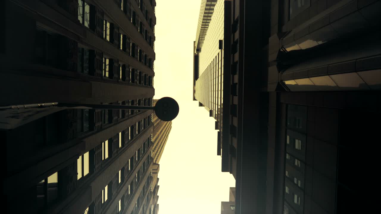 뉴욕의 현대적인 건물들 사이에서 찍은 낮은 각도 글라이딩 은 pov dolly 스타일로 만들어졌습니다.