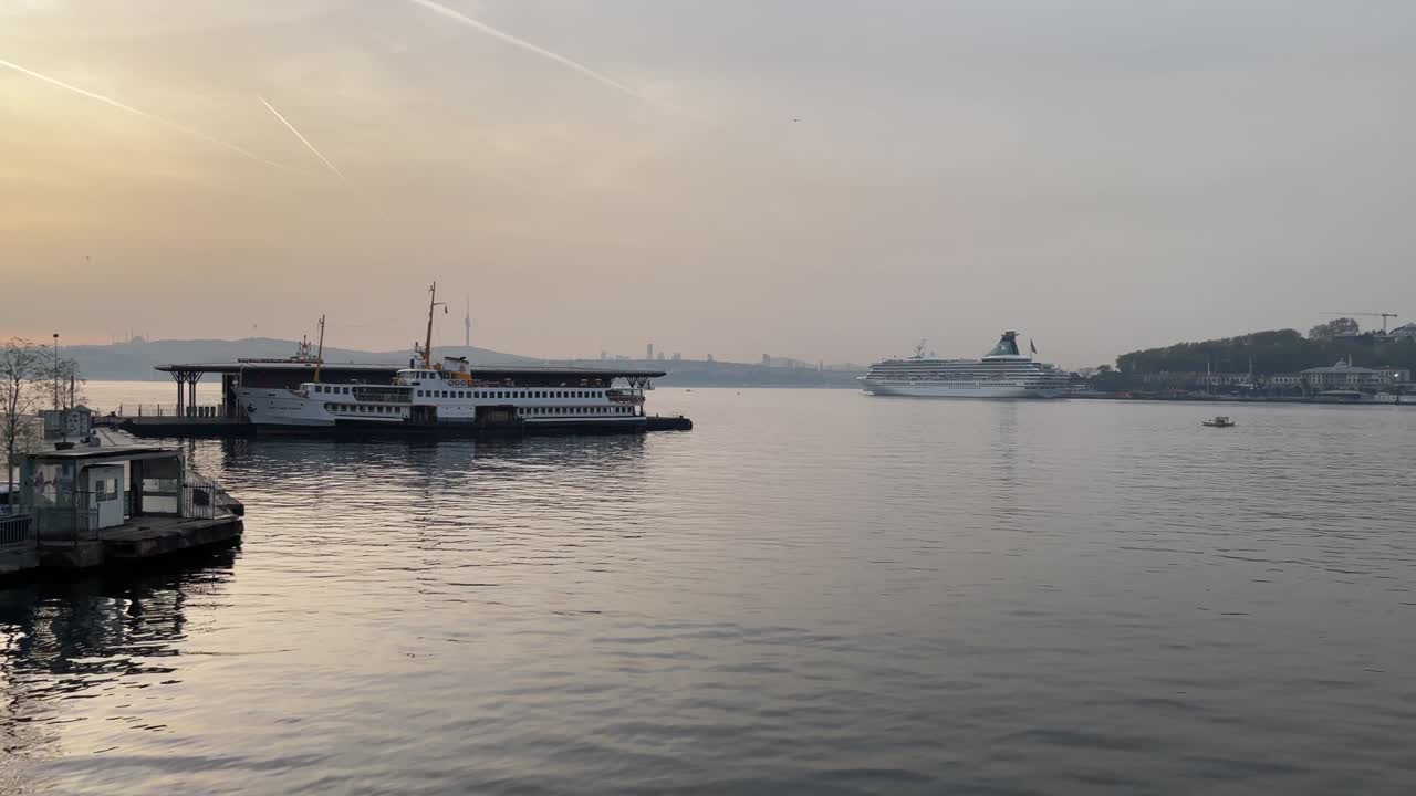 estambul es la ciudad de los sueños entre los continentes de europa y asia.