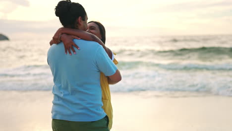 girando, abrazando y pareja con amor