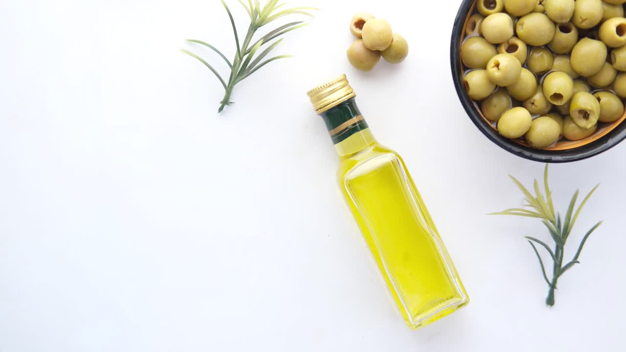 올리브 오일과 올리브