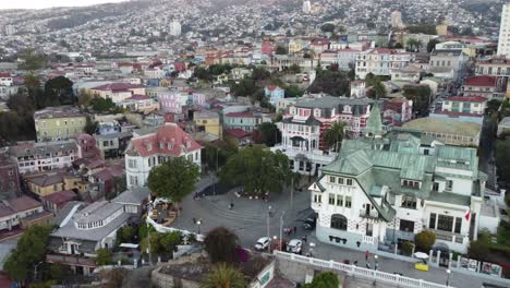 Vista-Aérea-Panorámica-Superior-Del-Cerro-Alegre---Valparaíso,-La-Ciudad-Colorida-En-Chile