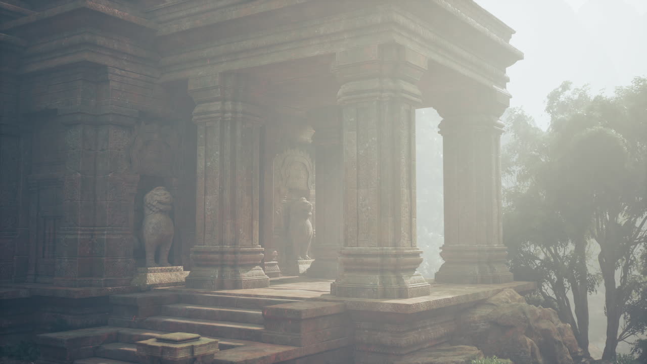 Templo antiguo emergiendo de la niebla en la jungla de Myanmar al amanecer