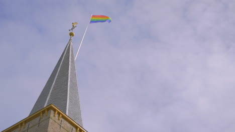 antigua iglesia gótica en los países bajos