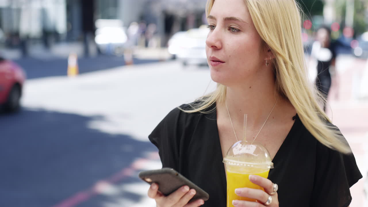 refrescando su alimento