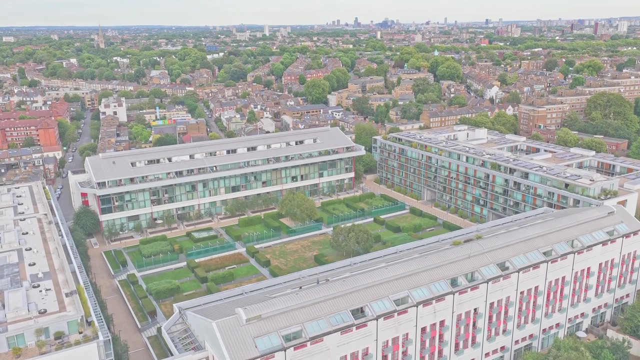 Nærbilde luftfoto droneopptak av Highbury Stadium, den tidligere hjemmebanen til Arsenal Football Club, nå ombygd til boligleilighetene Highbury Stadium Square i Nord-London, England