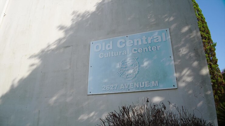 Establishing shot of Central High School - First school in Texas for Black people