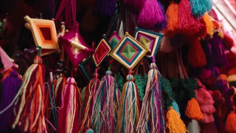 Ojo-de-Dios-Colorful-Hand-Weave-Crafts-At-The-Local-Markets-In-San-Cristobal-De-Las-Casas-In-Chiapas,-Mexico