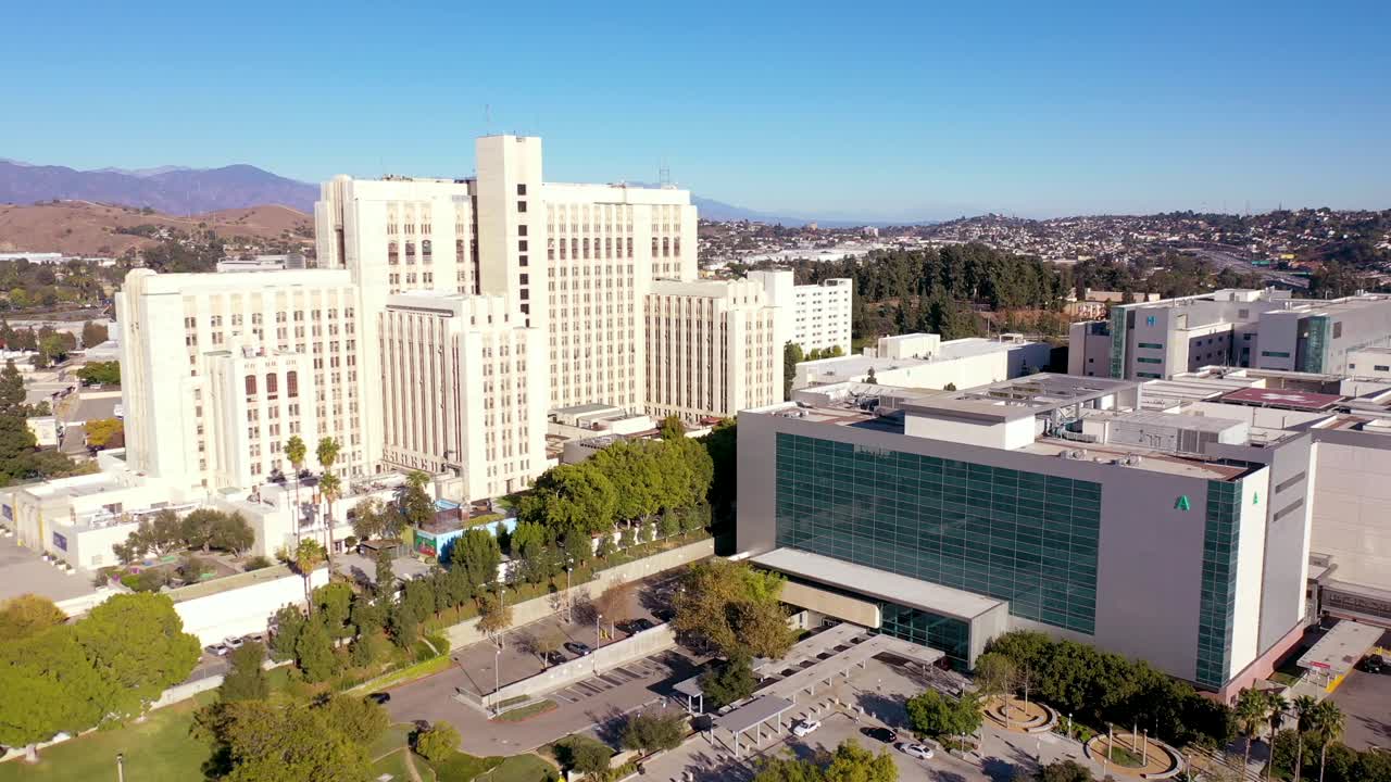 establecimiento aéreo del complejo de salud del hospital del centro médico usc del condado de los angeles cerca del centro de la 3