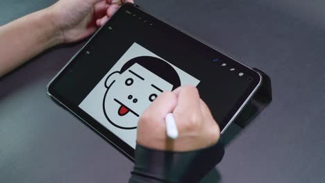 draw-funny-face-cartoon-on-iPad