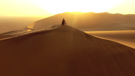 el mejor asiento para un amanecer en el desierto