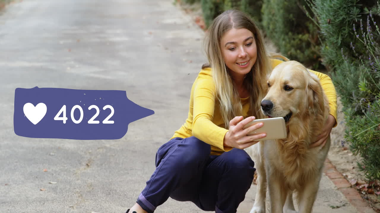 mujer tomando selfies con su perro 4k