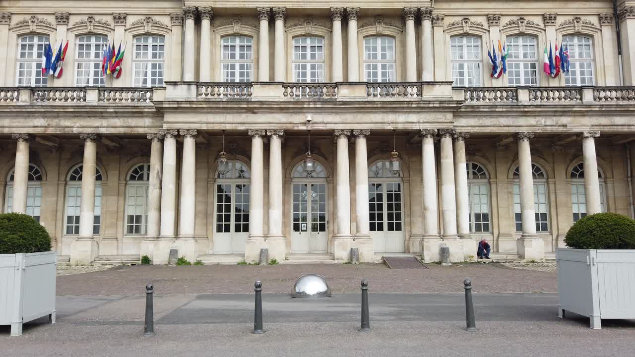 The Governor's Palace in Nancy, France, showcases classical architecture with grand columns and statues, surrounded by lush greenery and a serene courtyard.