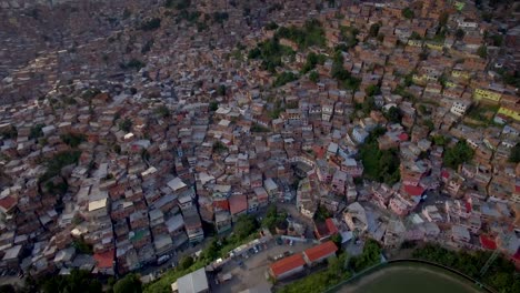 vista superior de la barriada de petare, en caracas, venezuela