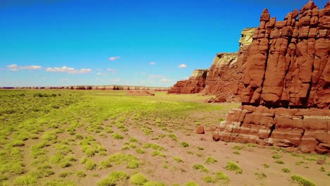 Inspirador-Aéreo-A-Través-Del-Valle-Del-Monumento-Utah