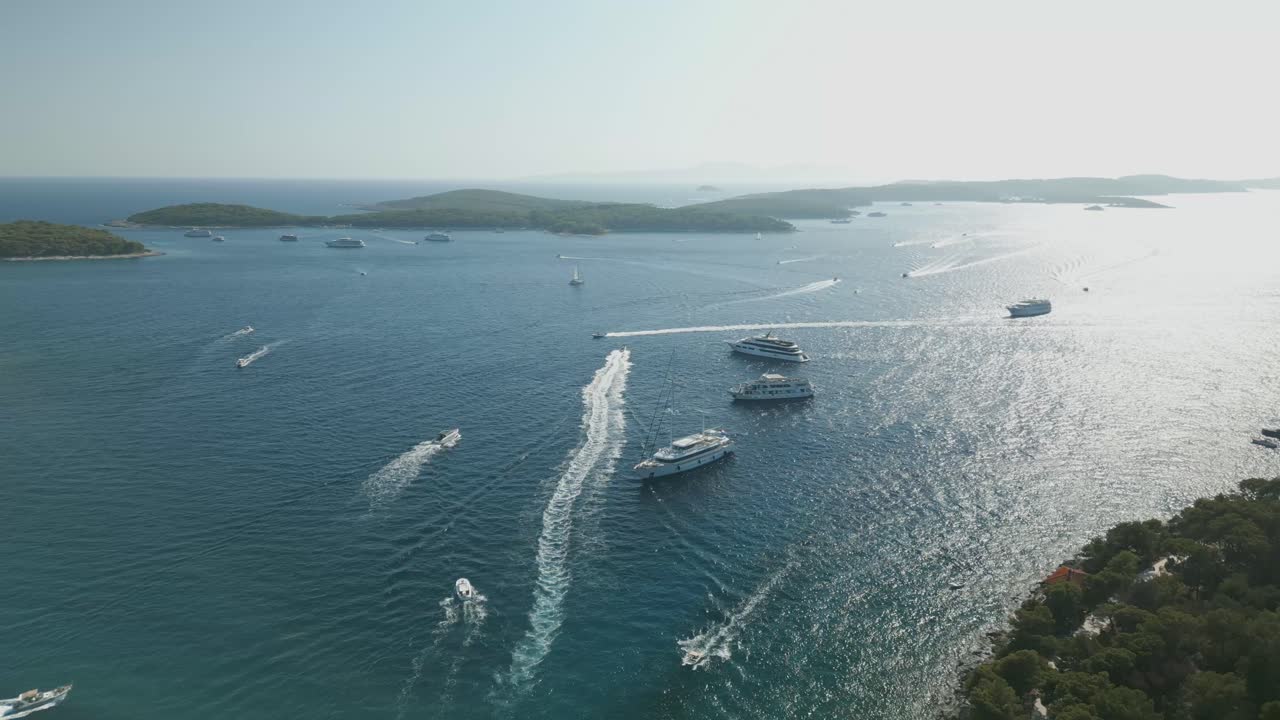 Ripresa con drone di barche in Croazia.