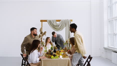 People-sitting-at-the-banquet