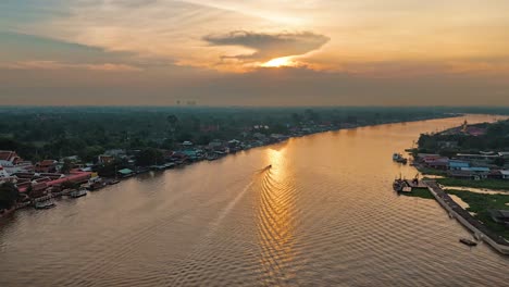 Hiperlapso-De-Un-Río-Cerca-De-Pakkret-Tailandia-Fuera-De-Bangkok-Al-Atardecer