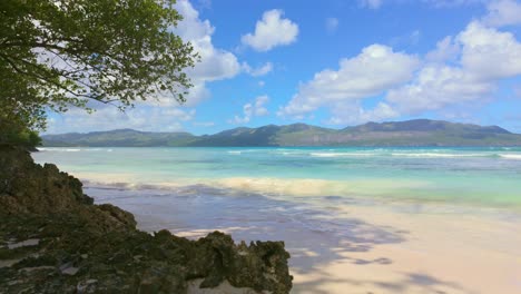 La-Playita-Strandlandschaft-In-Las-Galeras-Auf-Der-Samaná,-Dominikanische-Republik