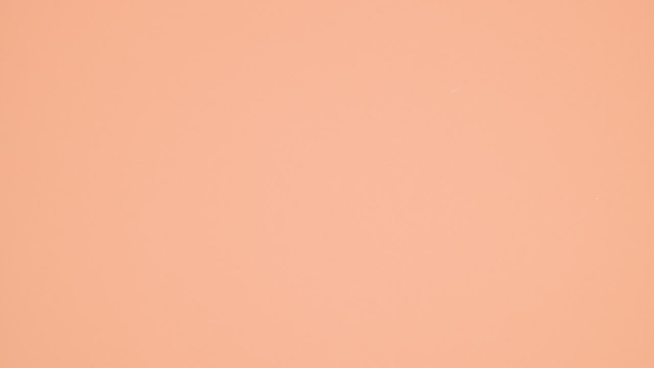 cinta roja hacer corazón en tema naranja. detener el movimiento