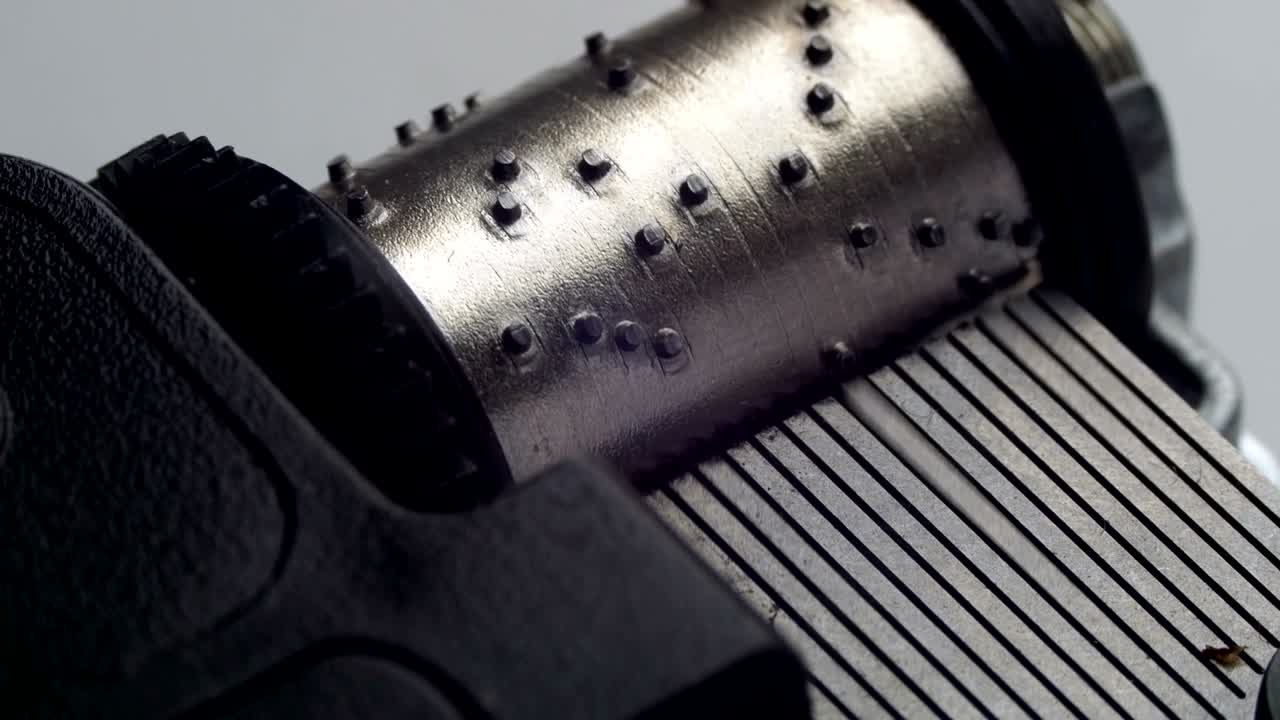 음악 상자 메커니즘이 회전합니다.