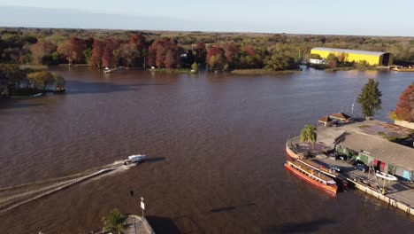 Motorboat-sailing-along-Paranà-river-in-Tigre,-Buenos-Aires-province-of-Argentina