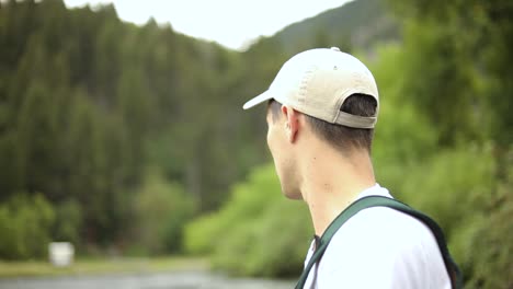 Toma-En-Cámara-Lenta-De-Un-Hombre-Caucásico-Lanzando-Su-Anzuelo-Mientras-Pesca-Con-Mosca